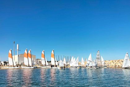bateaux a voile sur l'eau