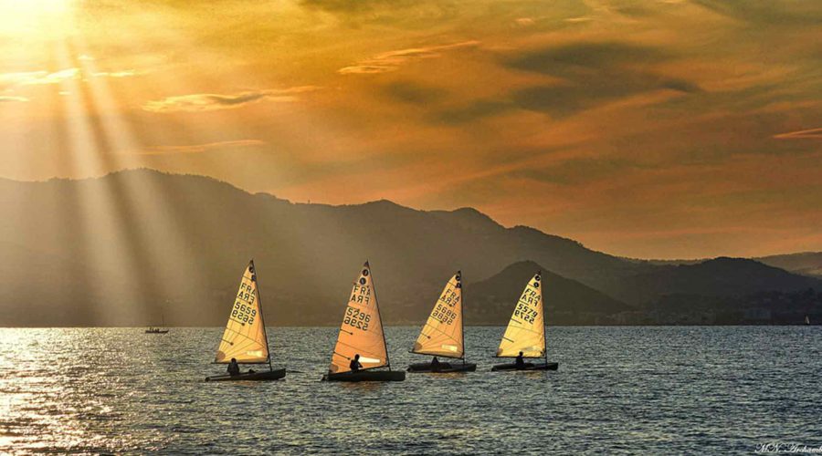 bateaux a voile sur l'eau